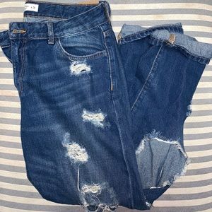 Abercrombie & Fitch distressed boyfriend jean